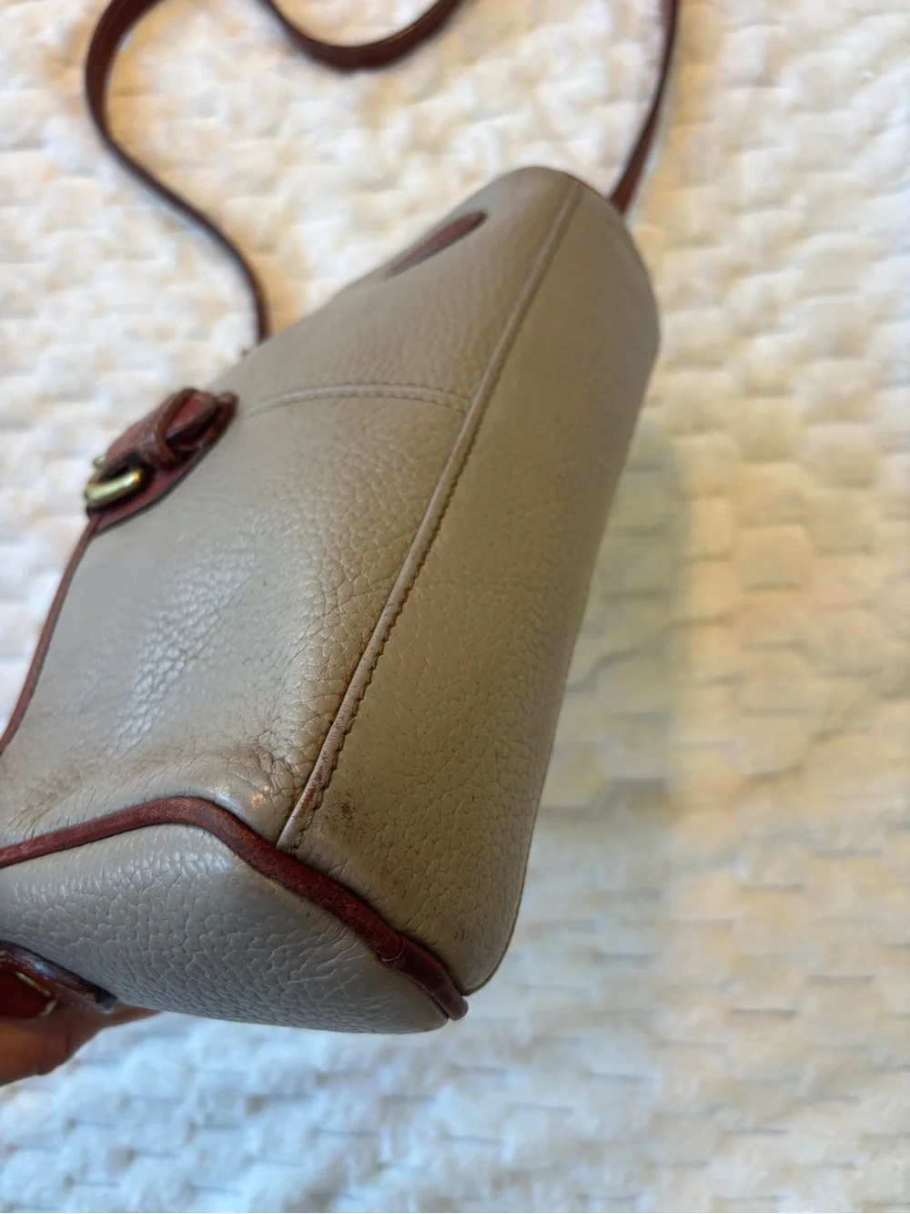 Liz Claiborne Cream Pebbled Leather Crossbody Shoulder Bag Brown Trim